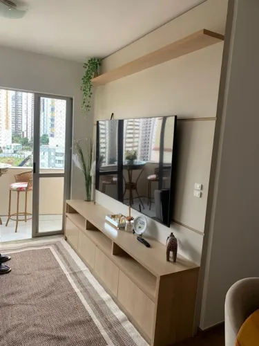 Painel para TV com Armário e Prateleira