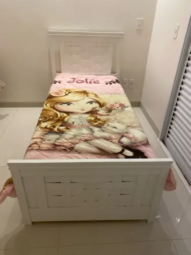 Cama solteiro com colchão 