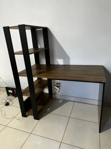 Mesa de Escritório com Estante Nova 
