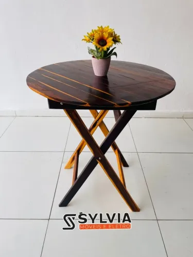 Mesa dobrável de madeira com design rústico