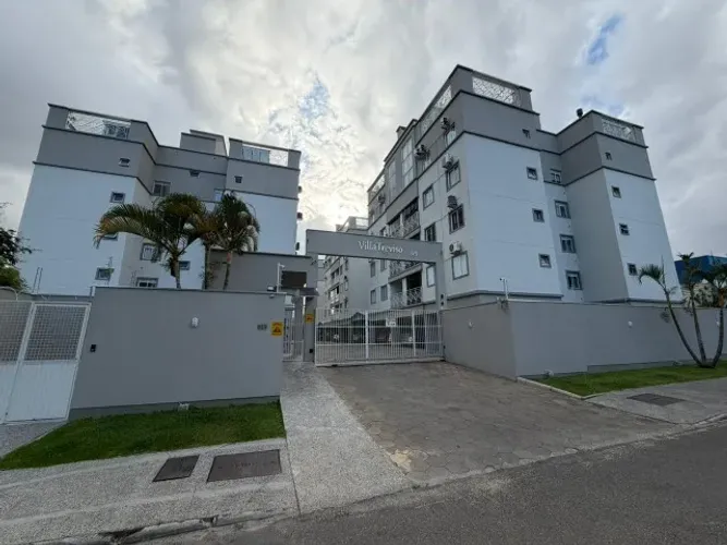 BARBADA! Apto 2 dorm COM GARAGEM e ELEVADOR bairro bom de morar próximo de TUDO Criciúma