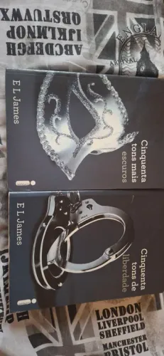 Livros CINQUENTA TONS MAIS ESCUROS E DE LIBERDADE