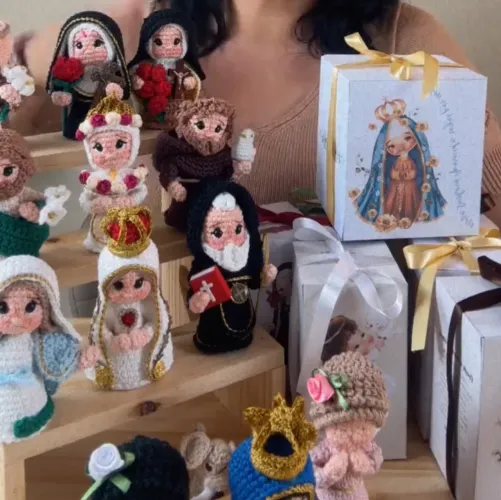 Amigurumi Santo Santinho Artesanato Católico Religioso Feito à Mão