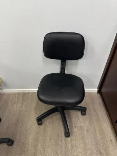 Cadeira de escritório c/ braço e sem -100,00 e 150,00
