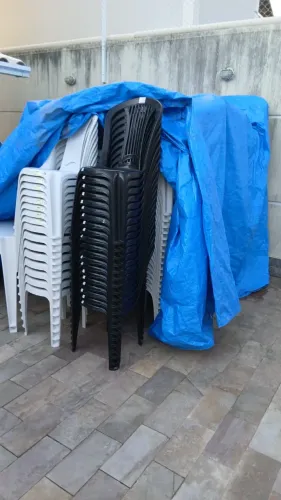 Vendo mesas e cadeiras plásticas da marcaTramontina