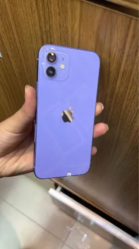iPhone 12 lilás