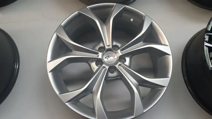Rodas de liga leve 4R Europeu Prata aro 18 Toyota Corolla 5x100 novas 