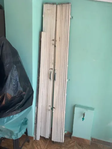 Grade pantográfica para porta