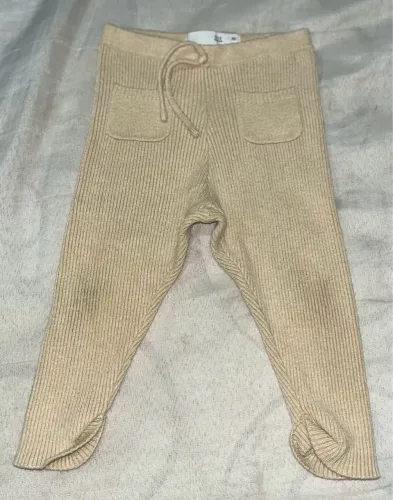 Calça de Bebê Bege com Detalhes