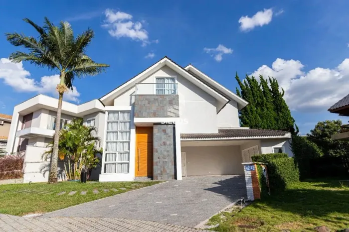 Casa em condomínio com 3 quartos para alugar em Uberaba em Curitiba