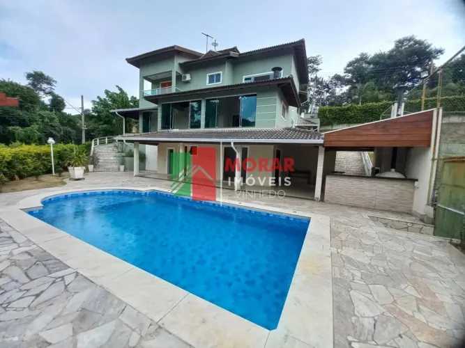 Casa à venda com 3 Quartos e 3 banheiros, 250 m² por R$ 7.300/Mês