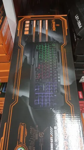 Teclado Gamer com fio Usb Apoio para Pulso LEHMOX Ley2082 Rgb