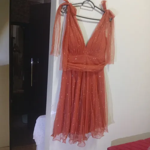 Vendo vestido festa, na cor terracota com brilho, em estdo de novo, usado apenas 1 vez!!