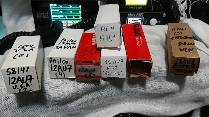 Válvula 12AU7, tenho tb 5751, ECC82, Philco e RCA, leia!