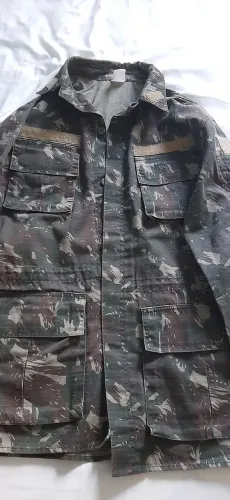 Camisa de combate camuflada