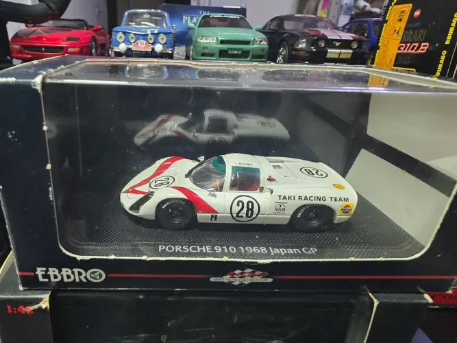 Miniatura 1:43 porsche 910 1968 japan GP ebbro