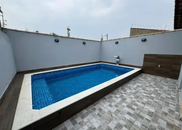 VENDO ESSA CASA NO BAIRRO GLORIA, PRÓXIMO AO CENTRO DE CONVIVÊNCIA DO IDOSO 