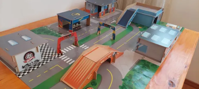 Cidade Hot Wheels em madeira