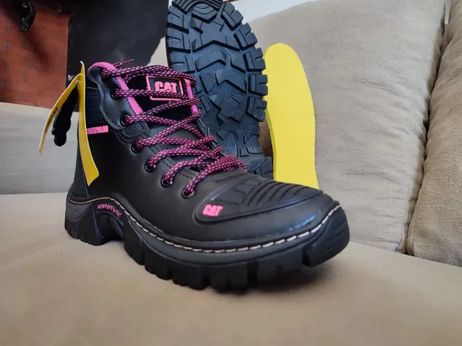 Botas Caterpillar feminina