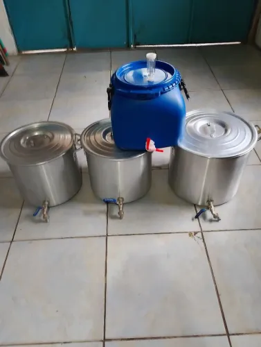 KIT CERVEJEIRO C/  3 PANELAS + FERMENTADOR E UTENSÍLIOS+ ACESSÓRIOS