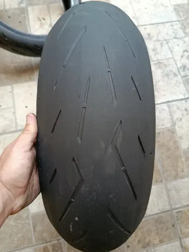 Pneu usado Pirelli Diablo Rosso Corsa2 200/55-17