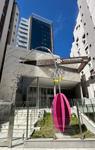 Vitor Konder - Conjunto comercial com 3 salas totalizando 180m2 e 6 vagas