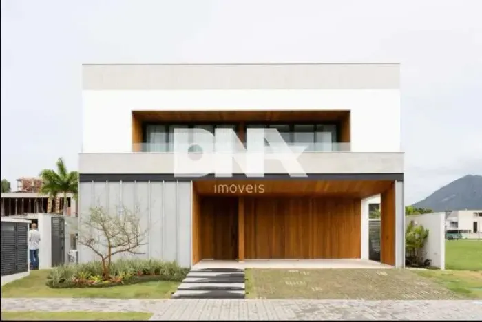 Casa em Condomínio : Duplex / Residencial / Barra da Tijuca