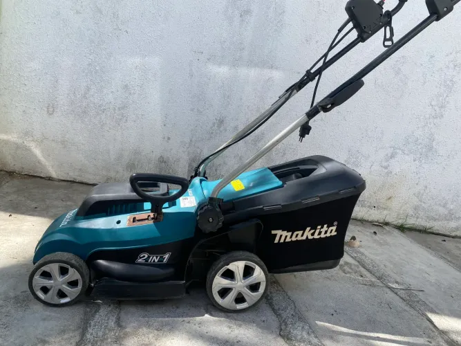 Máquina de cortar grama Makita 