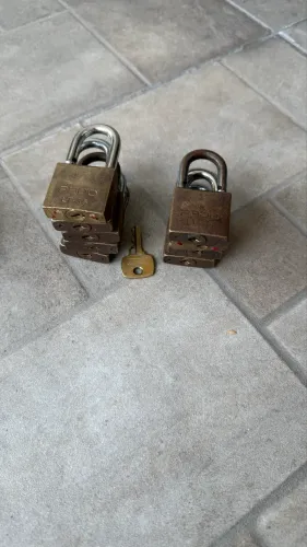 Cadeado E35 usado 