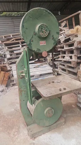 Serra fita funcionando perfeitamente com ou sem motor.