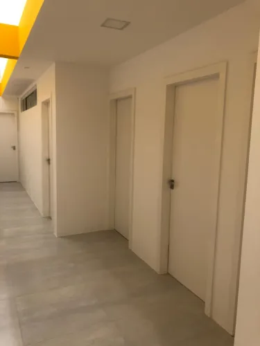 Alugo salas comerciais para escritório. 