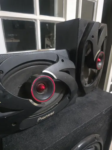 Caixas de som automotivo