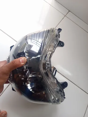 Farol da Nmax 2016 ate 2020 farol só tem um pequeno recuperação na base direita do farol 