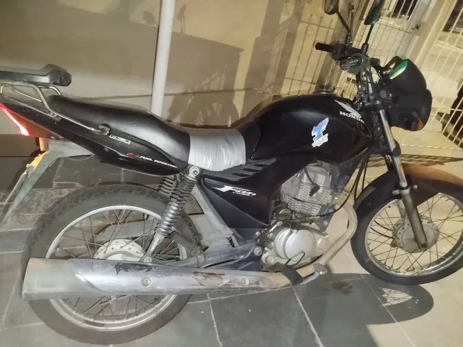 Vendo moto Honda fan 150 flex em ótimo estado de uso e conservação. Tabela Fipe 9 a 11 mil