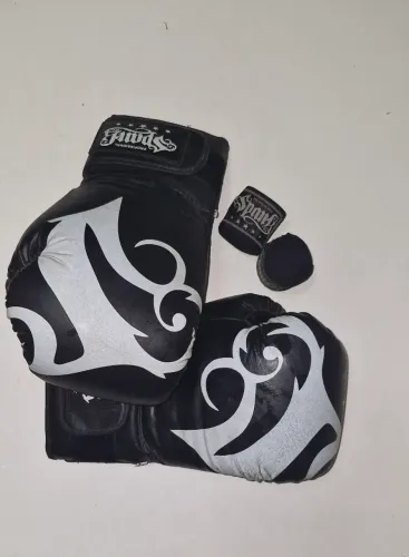 Luvas de Boxe/Muay Thai Spank Co. + Bandagem Preta (Pouco Uso!)