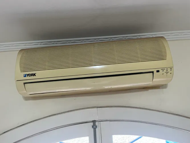 Evaporadora York 12.000 BTU com Controle - Sem Condensadora