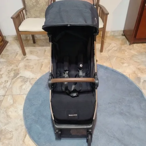 Carrinho de Bebê Ultracompacto Maxi-Cosi Eva3 - Essential Black Champagne