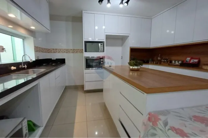 Casa para alugar 5 dormitórios, 7 banheiros- 1 suíte com clouset- Nova Piracicaba- Piracic