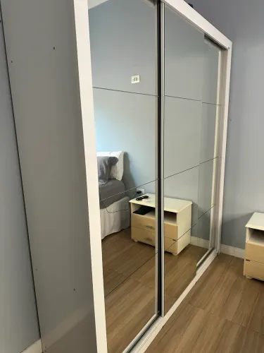 Guarda roupa usado portas espelhos