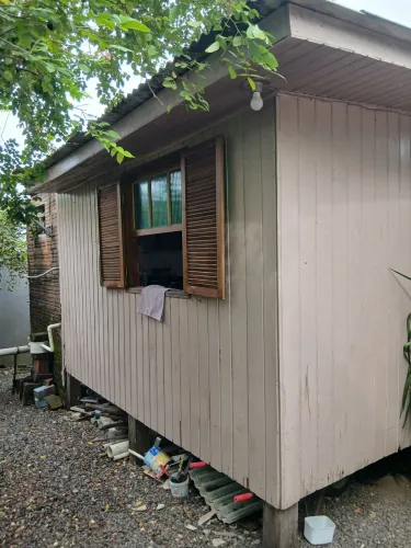 Casa de madeira aceita moto