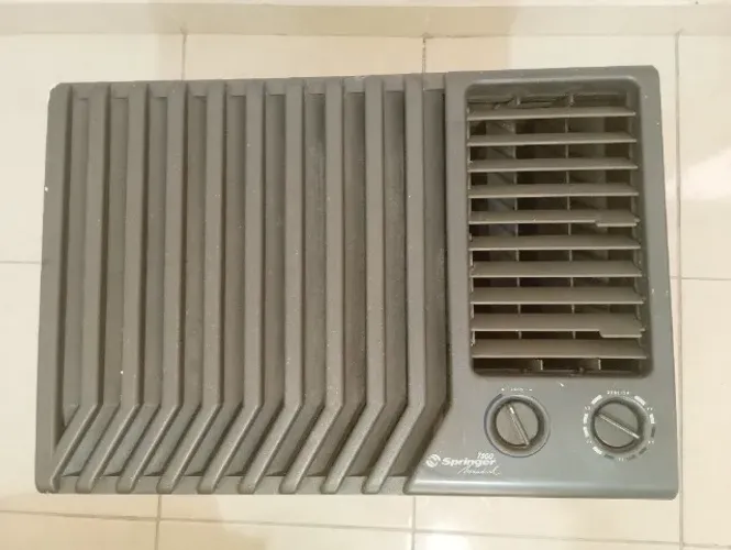 Ar Condicionado de Janela Springer 7500 btus (para retirada de peças)