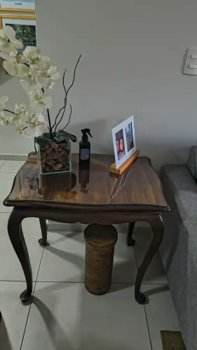 Mesinha com tampo de vidro