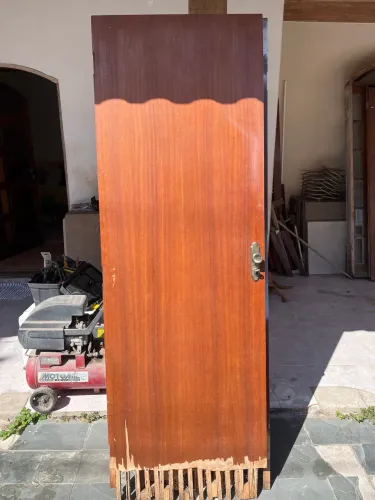 Porta com fechadura e chave