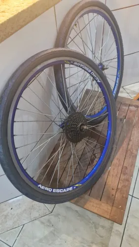 Pneus de bicicleta usado