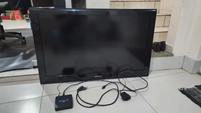 TV LCD Samsung 40'' + TV Box Wi-Fi