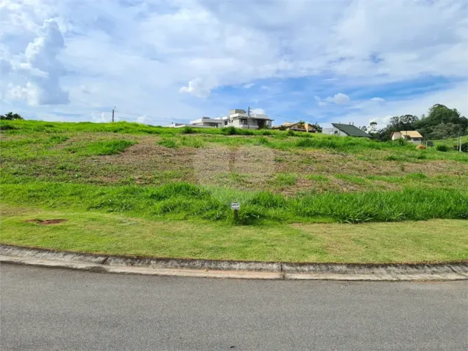 Terreno à Venda em Condomínio de Alto Padrão na Cidade de Vinhedo/SP