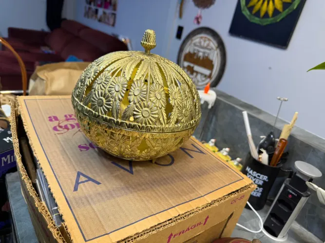 Adorno de mesa em metal