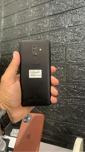 Samsung j8