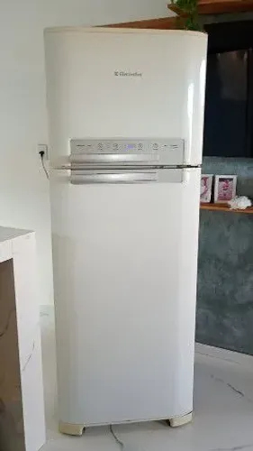 Geladeira Electrolux Frost Free semi nova 540 litros 