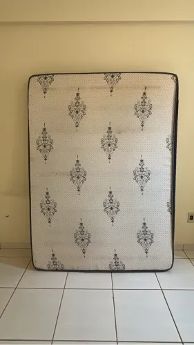 Vendo colchão de cama de casal
